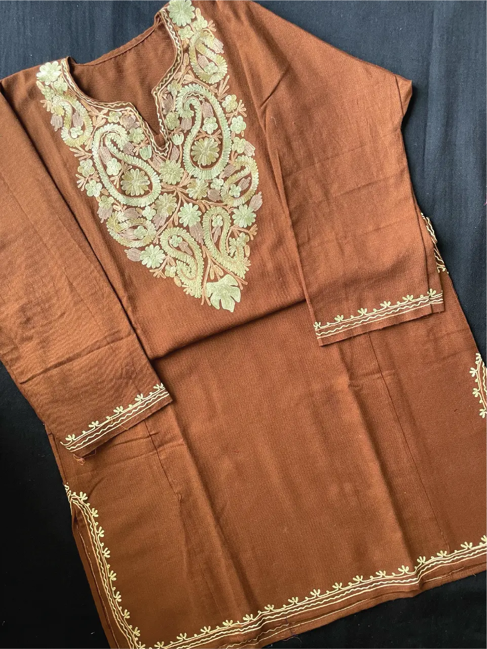 Kashmiri Pheran - Aarikari