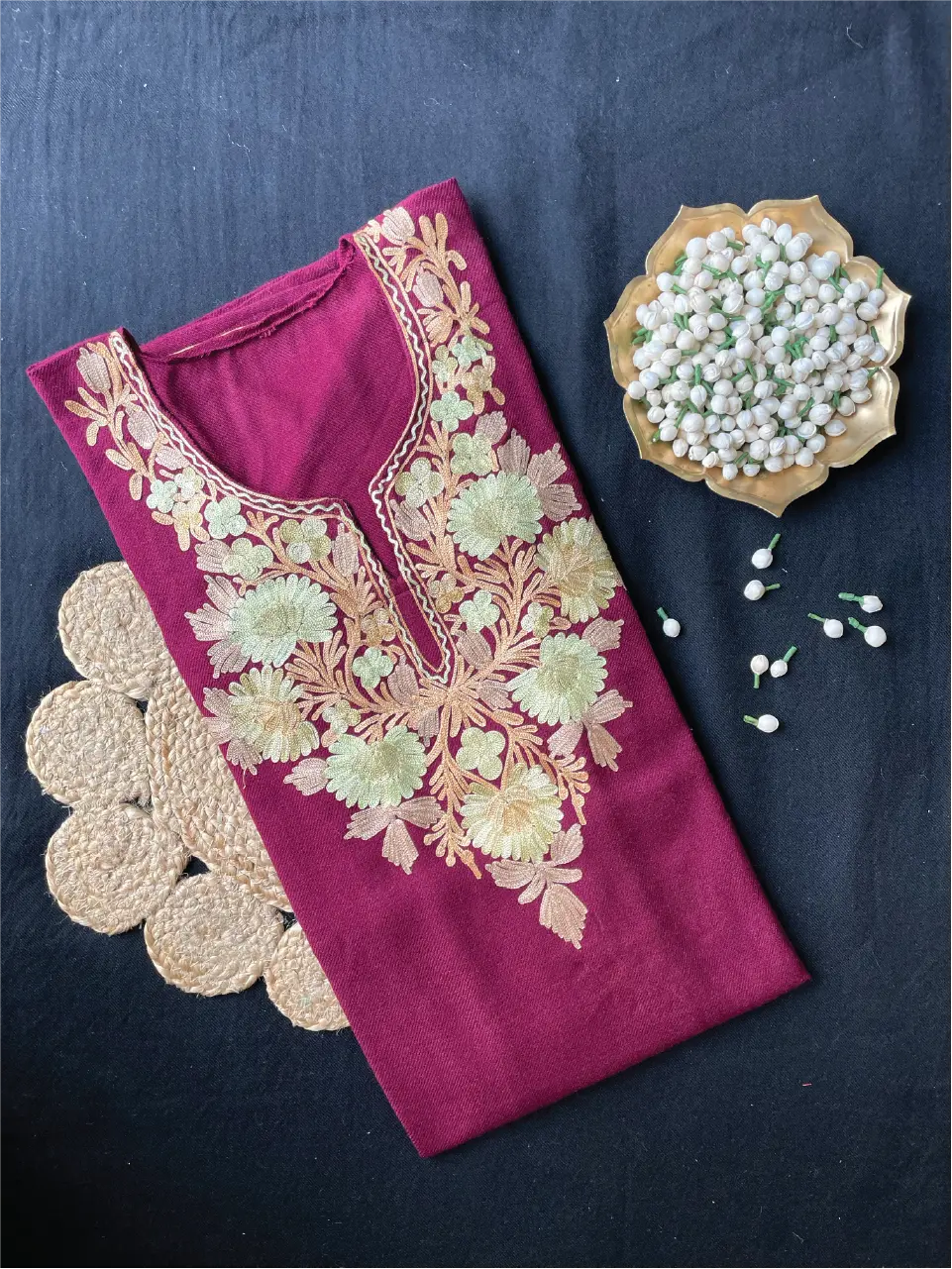 Kashmiri Pheran - Aarikari