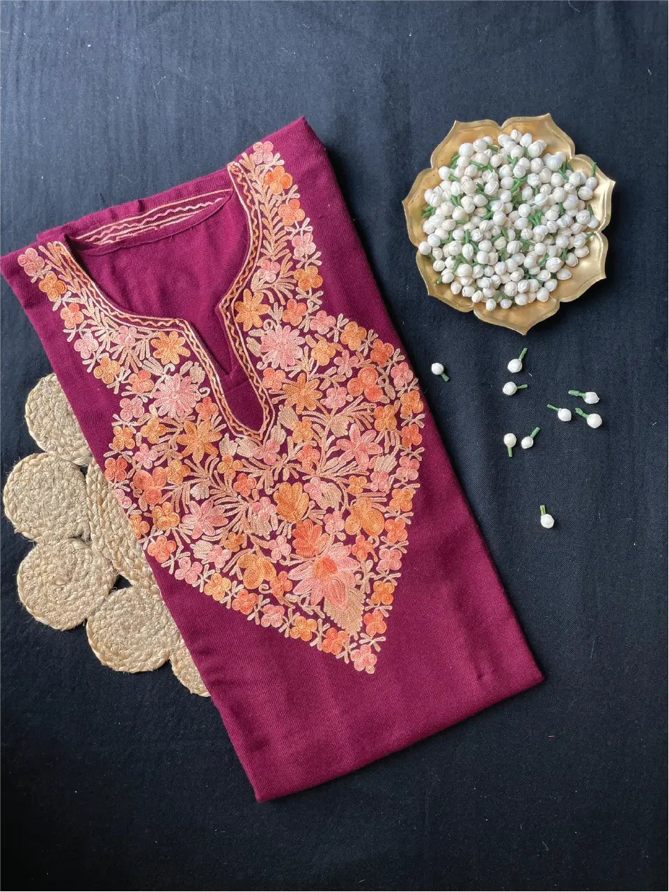 Kashmiri Pheran - Aarikari