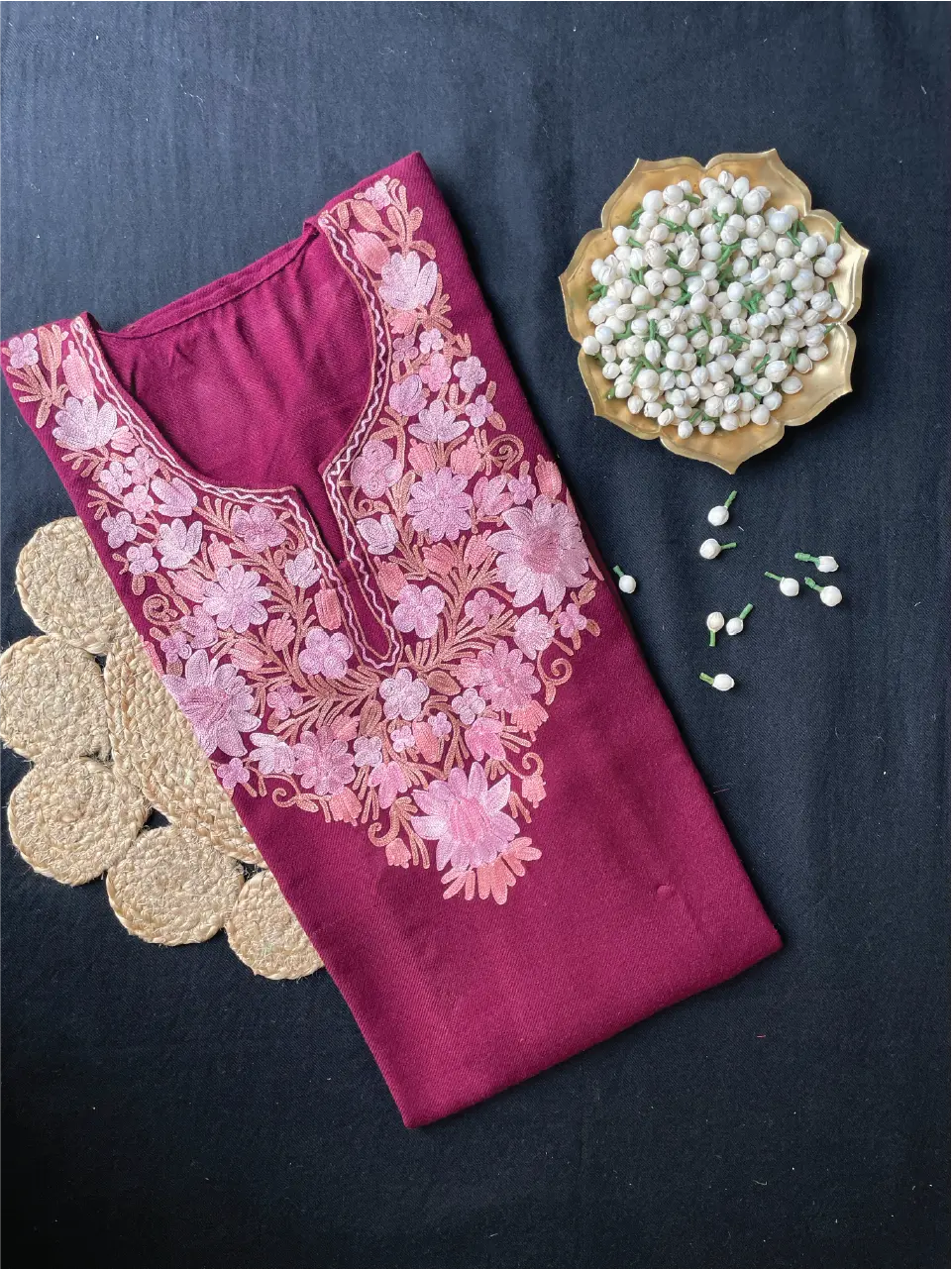 Kashmiri Pheran - Aarikari