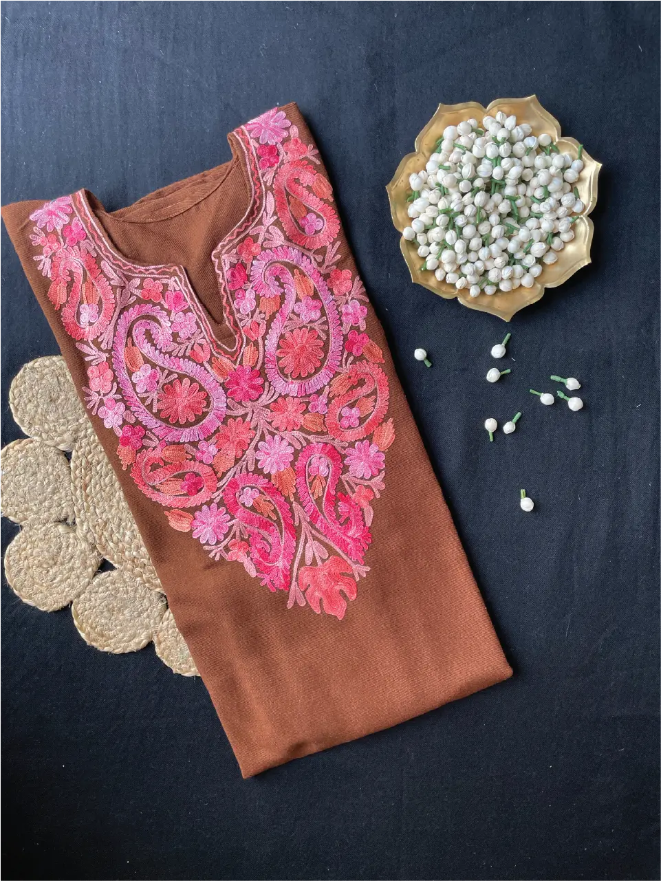 Kashmiri Pheran - Aarikari