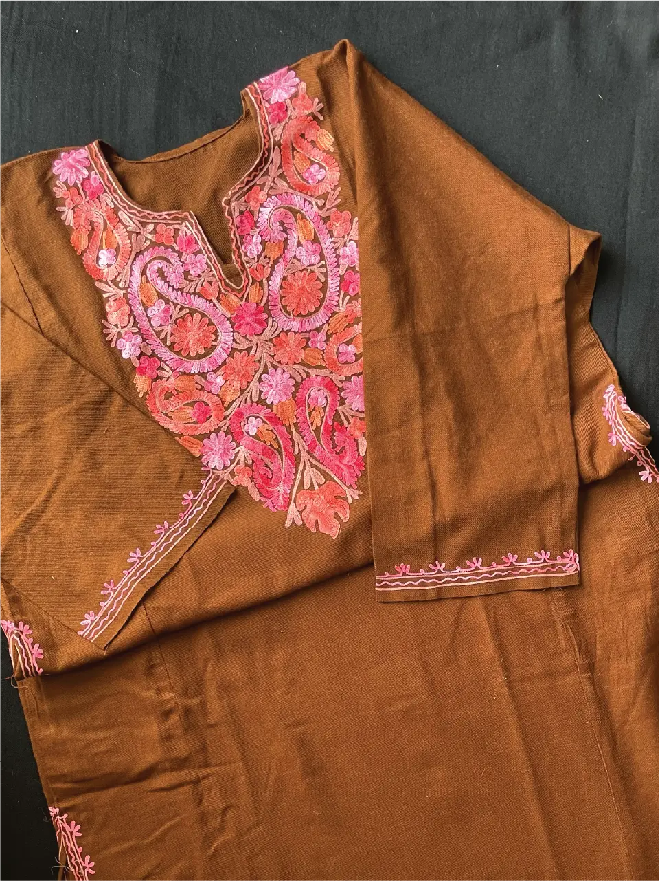 Kashmiri Pheran - Aarikari