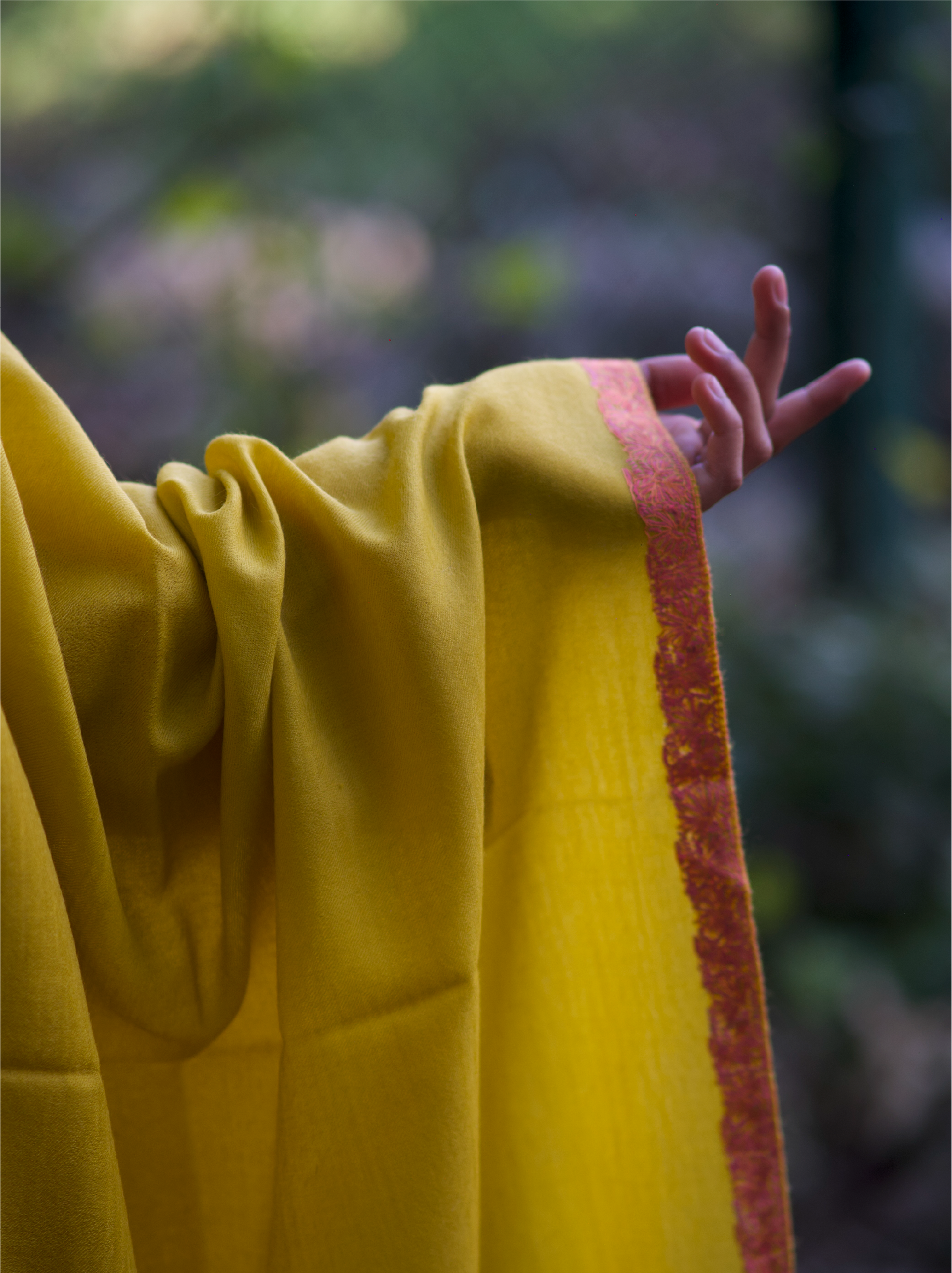 Kashmiri Handwoven Lambswool | Sozni Stole Neemdore – Heena Yellow | Premium Heritage