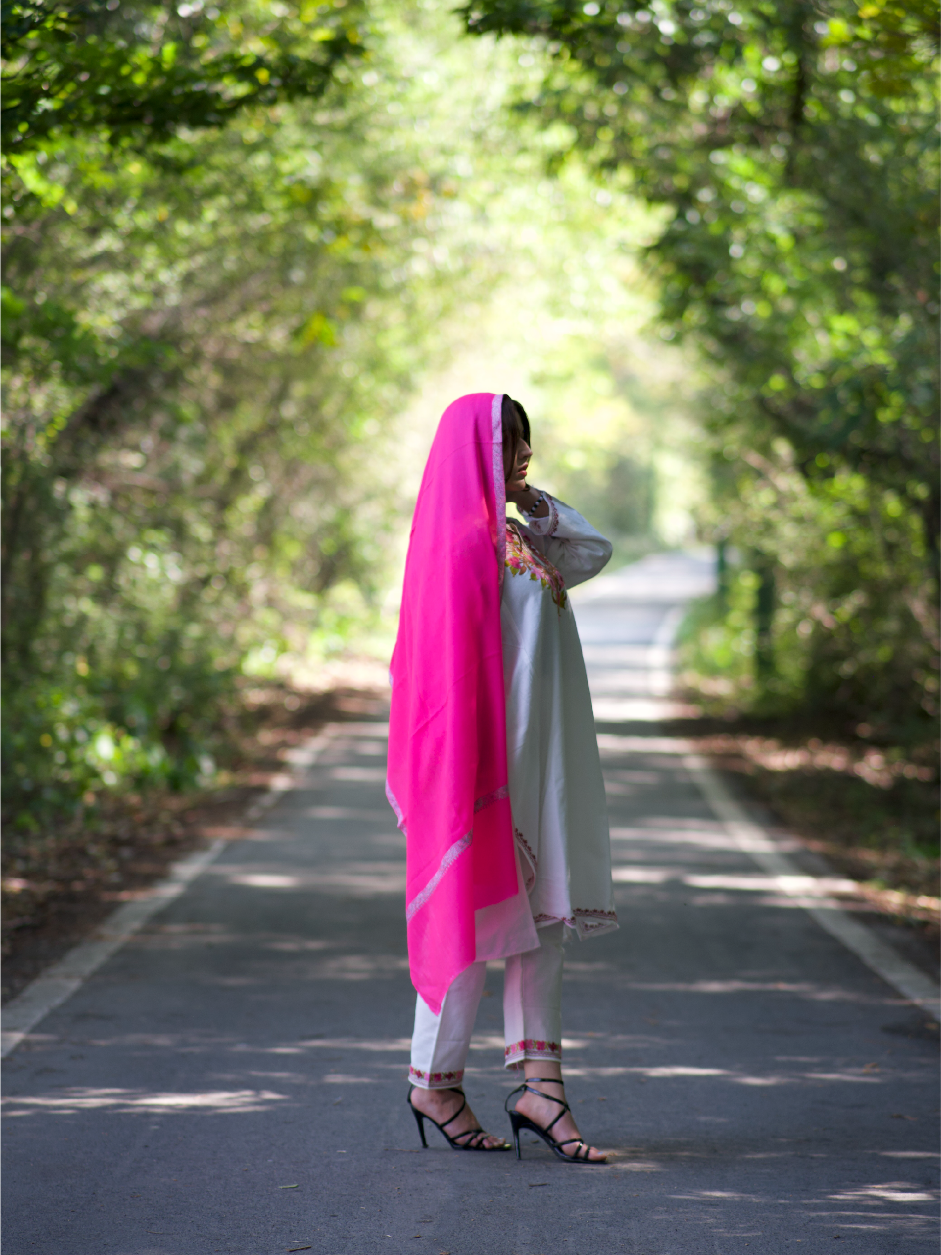Kashmiri Handwoven Lambswool | Sozni Stole Neemdore – Barbie Pink | Premium Heritage