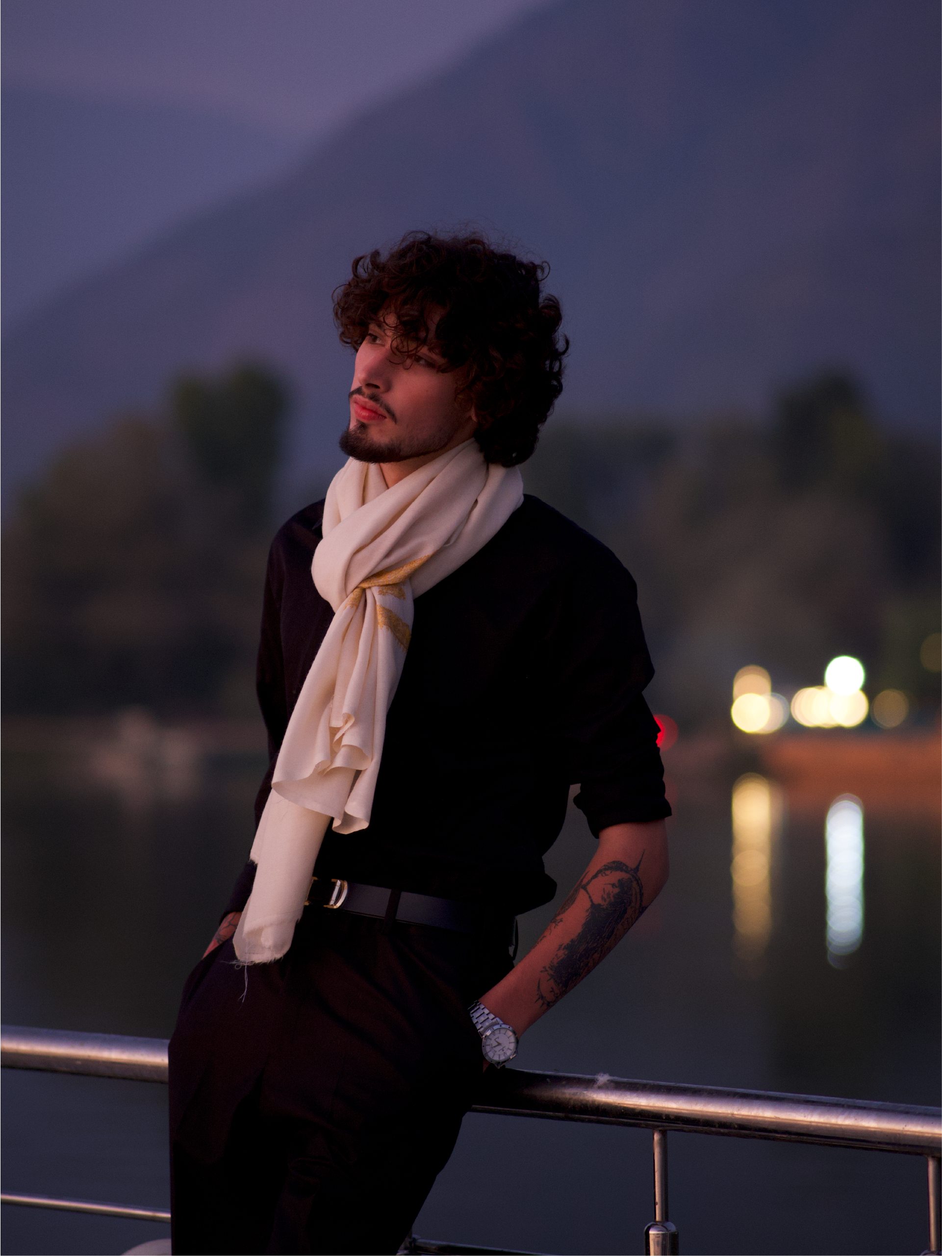 Kashmiri Handwoven Lambswool | Sozni Stole Neemdore – Off White | Premium Heritage