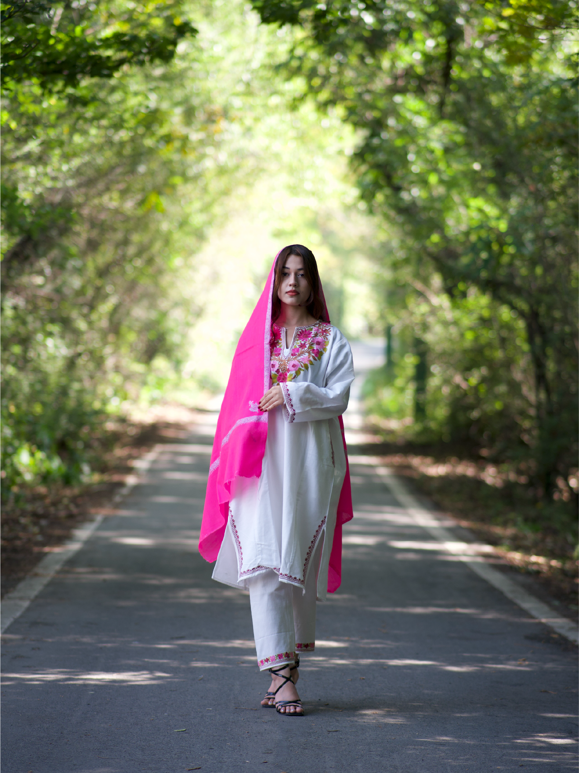 Kashmiri Handwoven Lambswool | Sozni Stole Neemdore – Barbie Pink | Premium Heritage