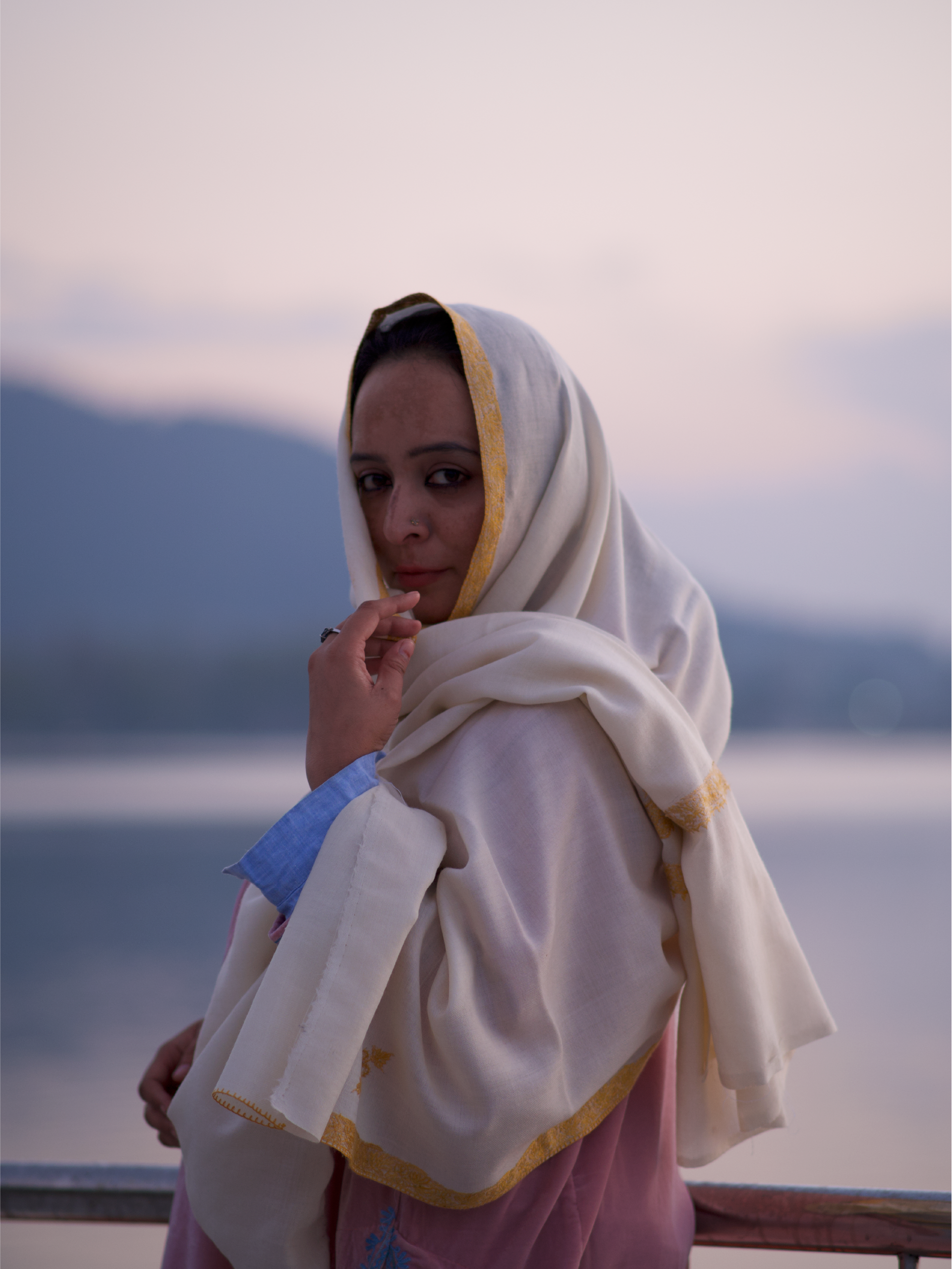 Kashmiri Handwoven Lambswool | Sozni Stole Neemdore – Off White | Premium Heritage