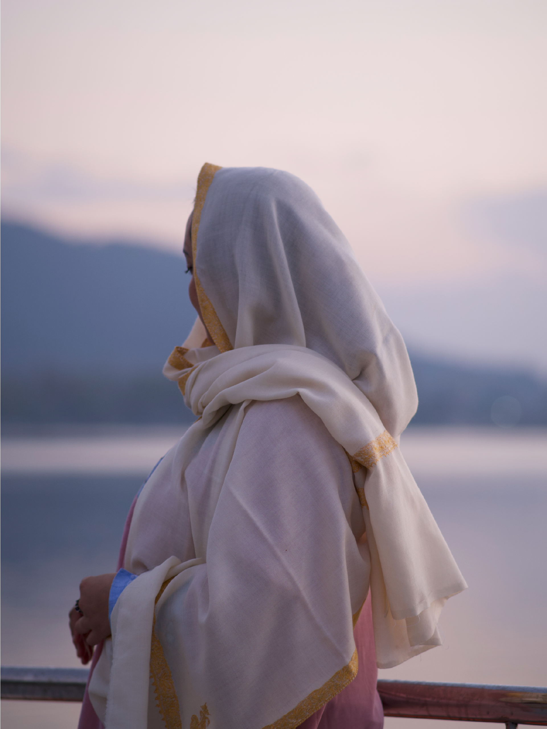 Kashmiri Handwoven Lambswool | Sozni Stole Neemdore – Off White | Premium Heritage