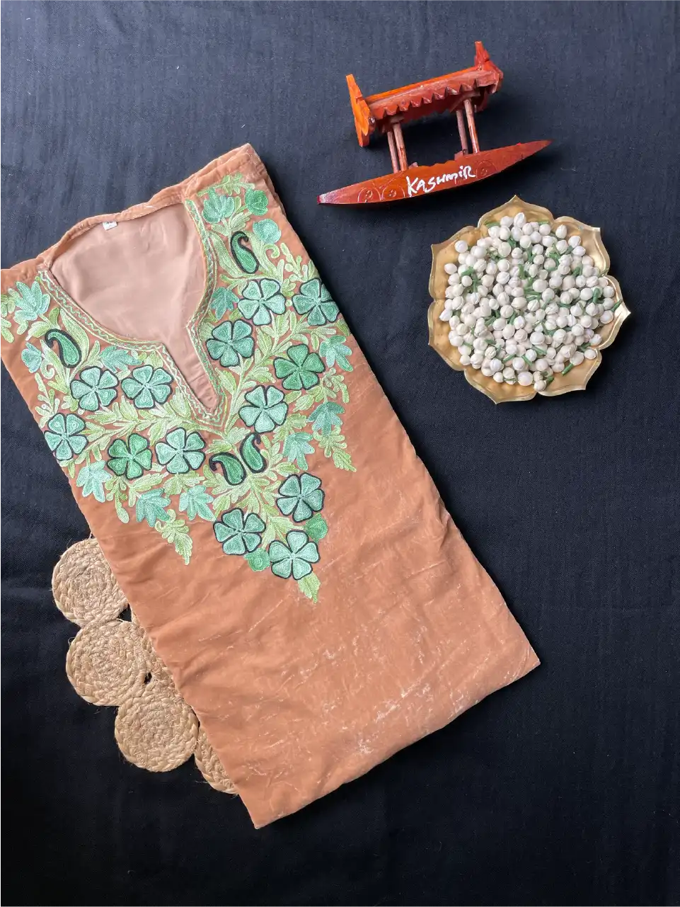 Makhmal Pheran - Kashmiri Aari