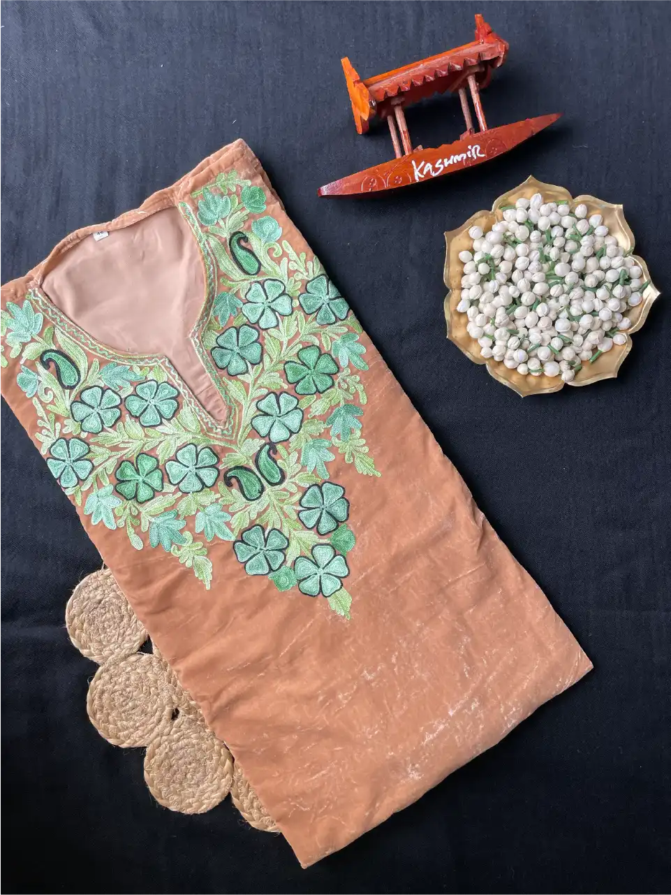 Makhmal Pheran - Kashmiri Aari