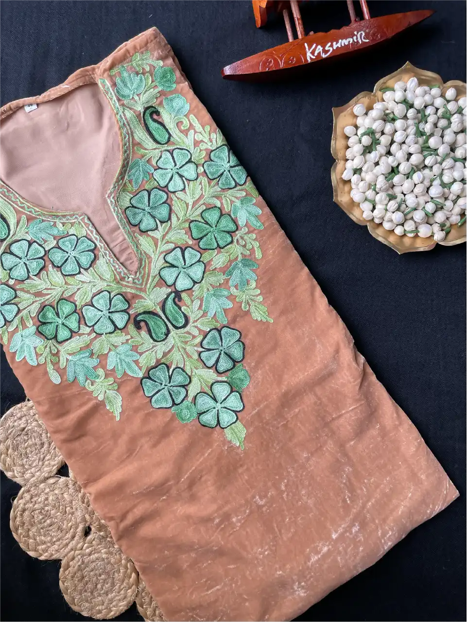 Makhmal Pheran - Kashmiri Aari