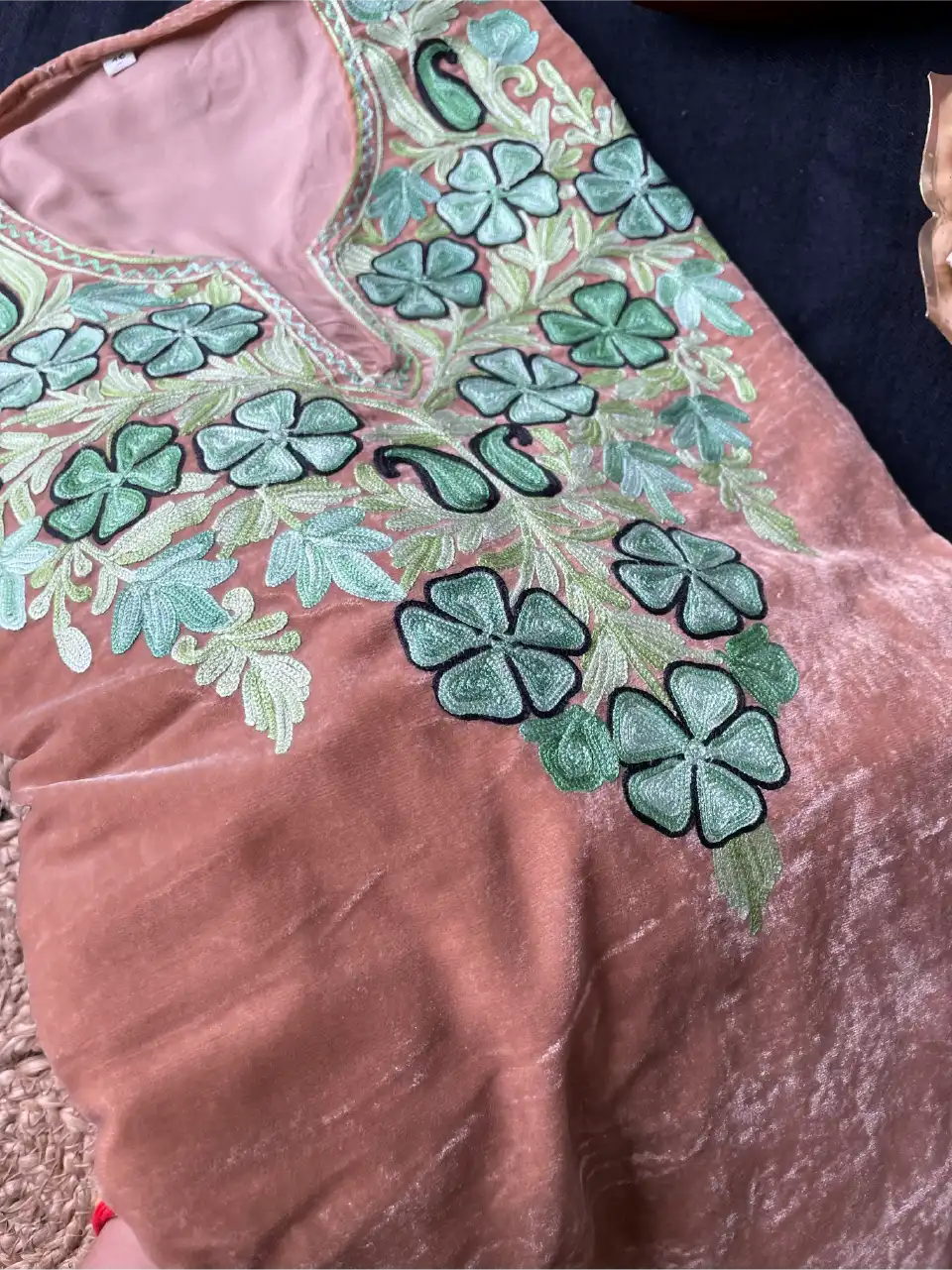 Makhmal Pheran - Kashmiri Aari