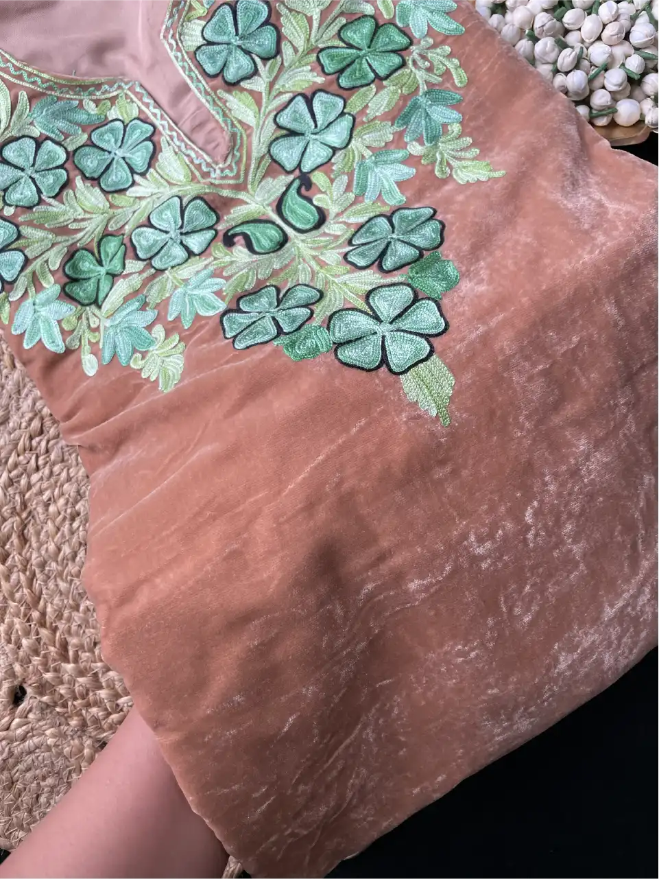 Makhmal Pheran - Kashmiri Aari