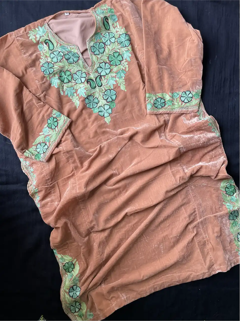 Makhmal Pheran - Kashmiri Aari