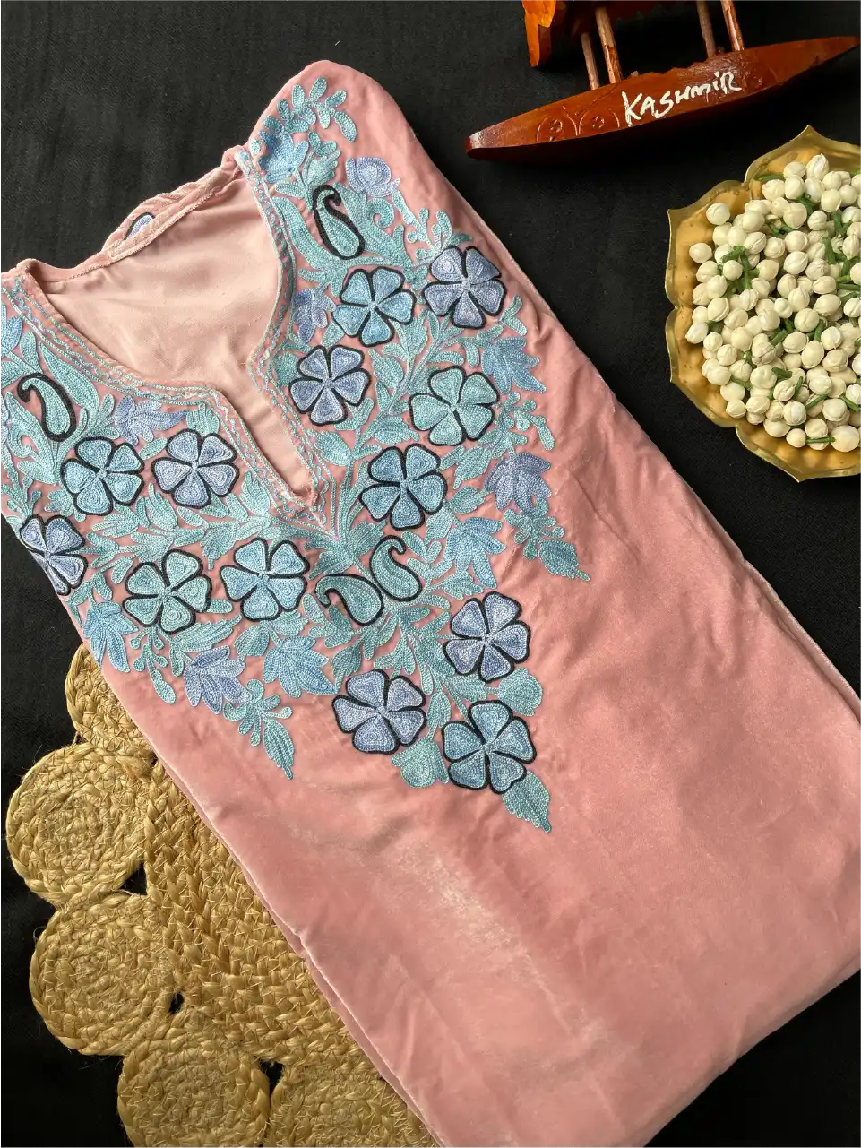 Makhmal Pheran - Kashmiri Aari