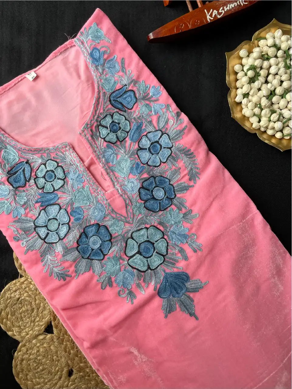 Makhmal Pheran - Kashmiri Aari