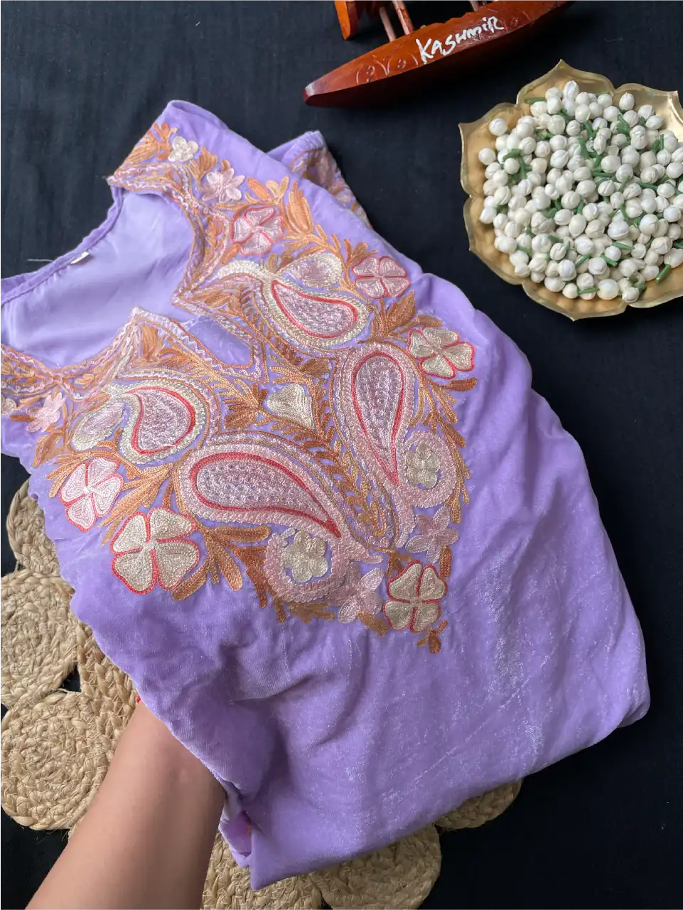 Makhmal Pheran - Kashmiri Aari