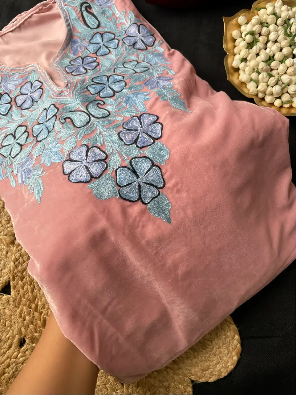 Makhmal Pheran - Kashmiri Aari