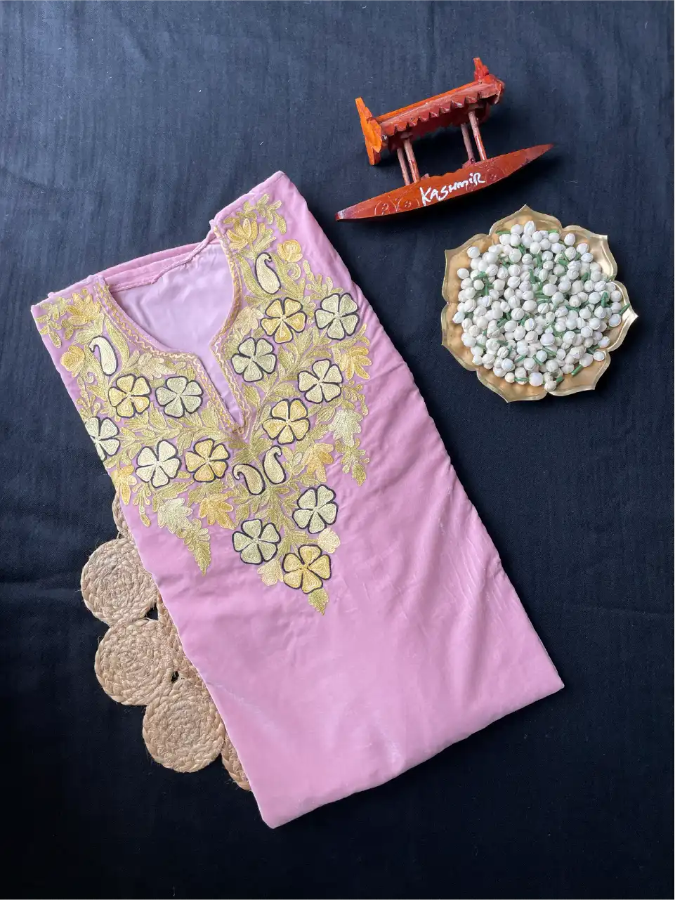 Makhmal Pheran - Kashmiri Aari