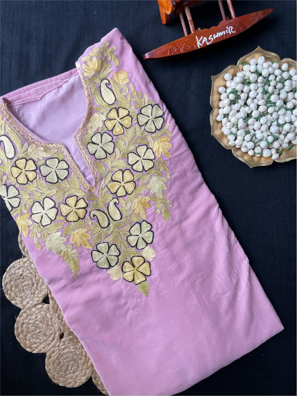 Makhmal Pheran - Kashmiri Aari