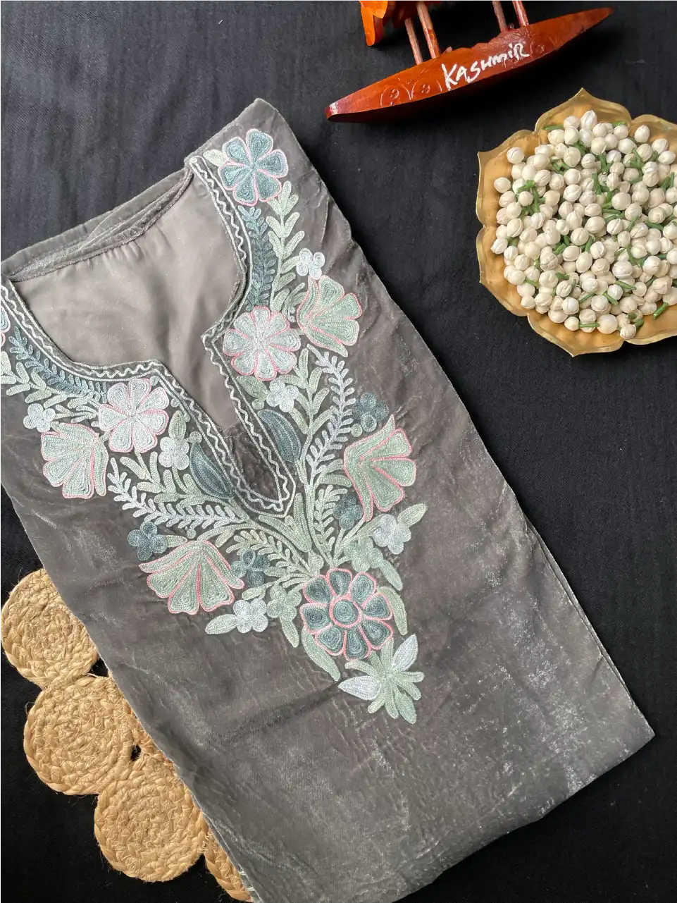 Makhmal Pheran - Kashmiri Aari