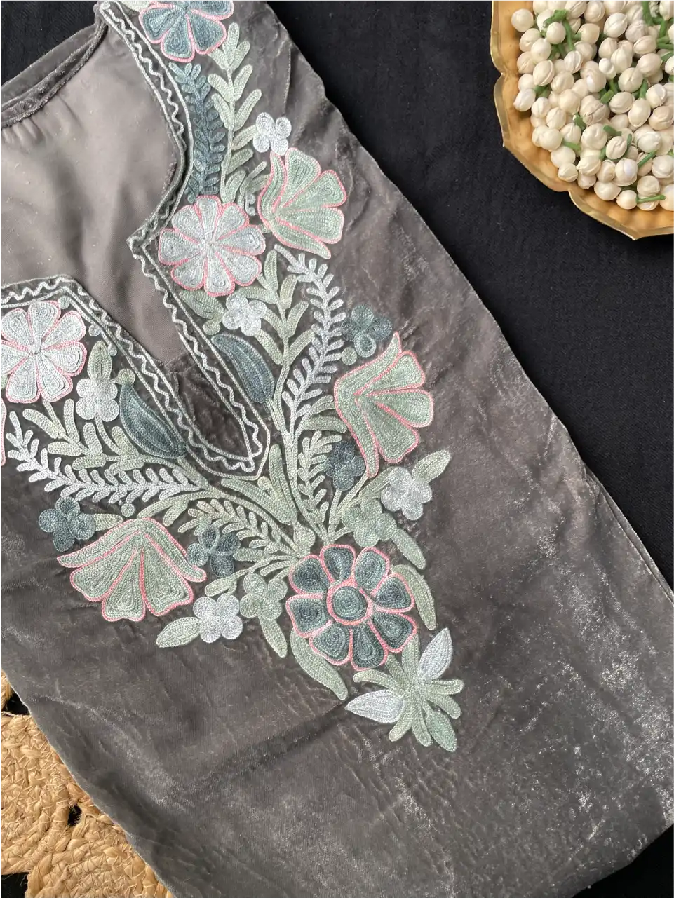 Makhmal Pheran - Kashmiri Aari