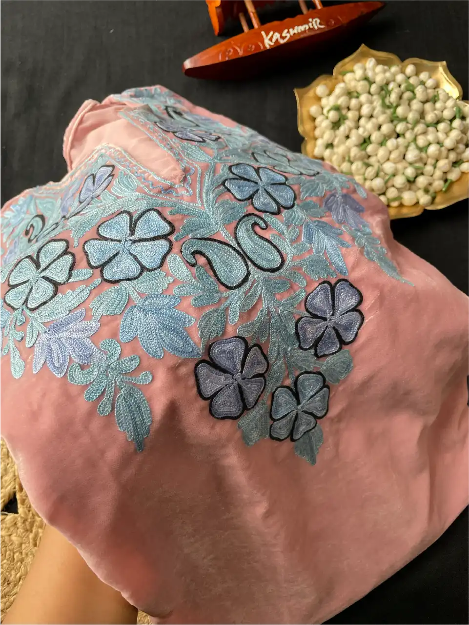 Makhmal Pheran - Kashmiri Aari