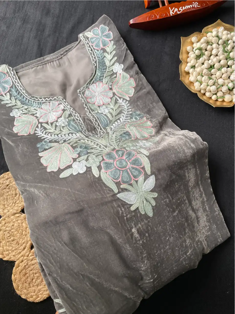 Makhmal Pheran - Kashmiri Aari