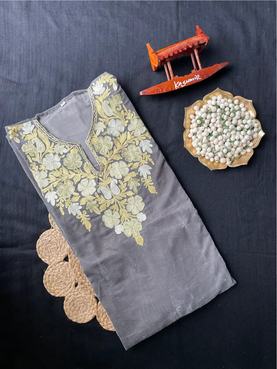 Makhmal Pheran - Kashmiri Aari