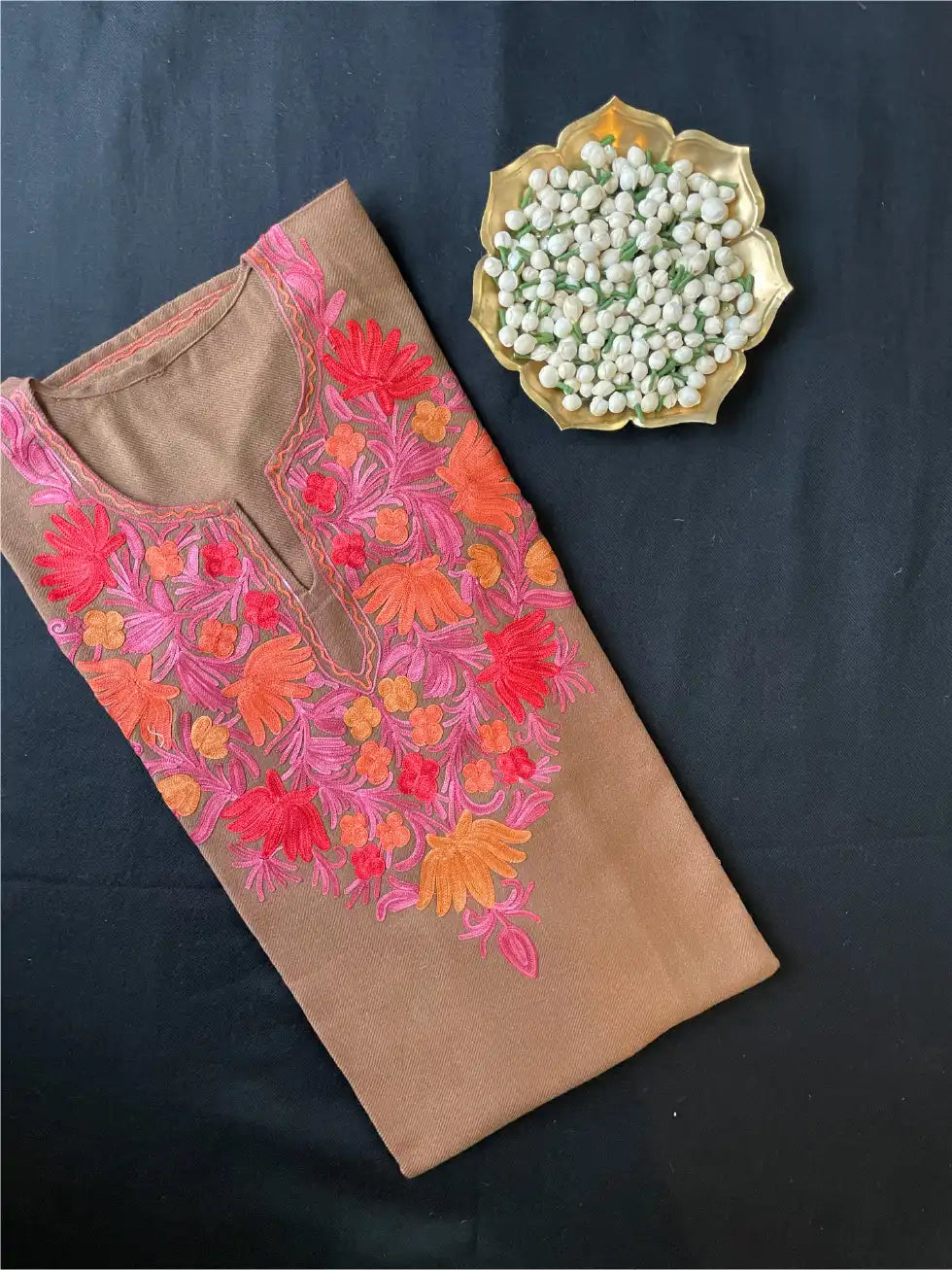 Kashmiri Pheran - Aarikari