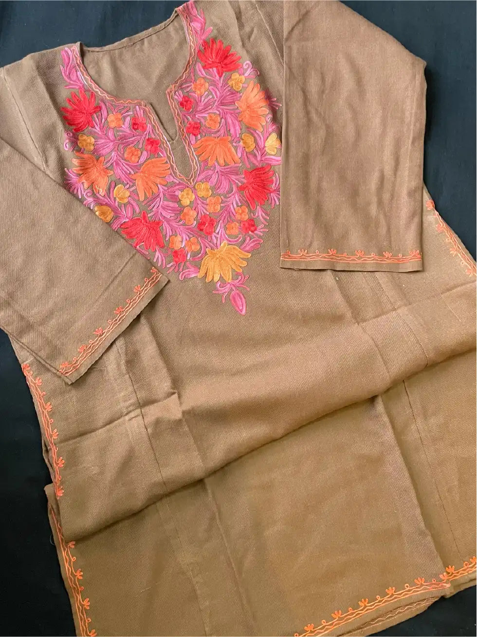 Kashmiri Pheran - Aarikari