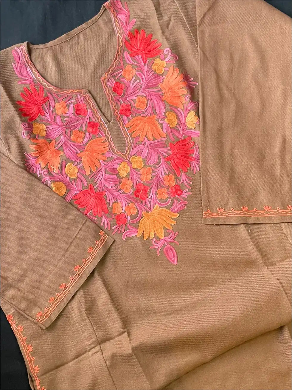 Kashmiri Pheran - Aarikari