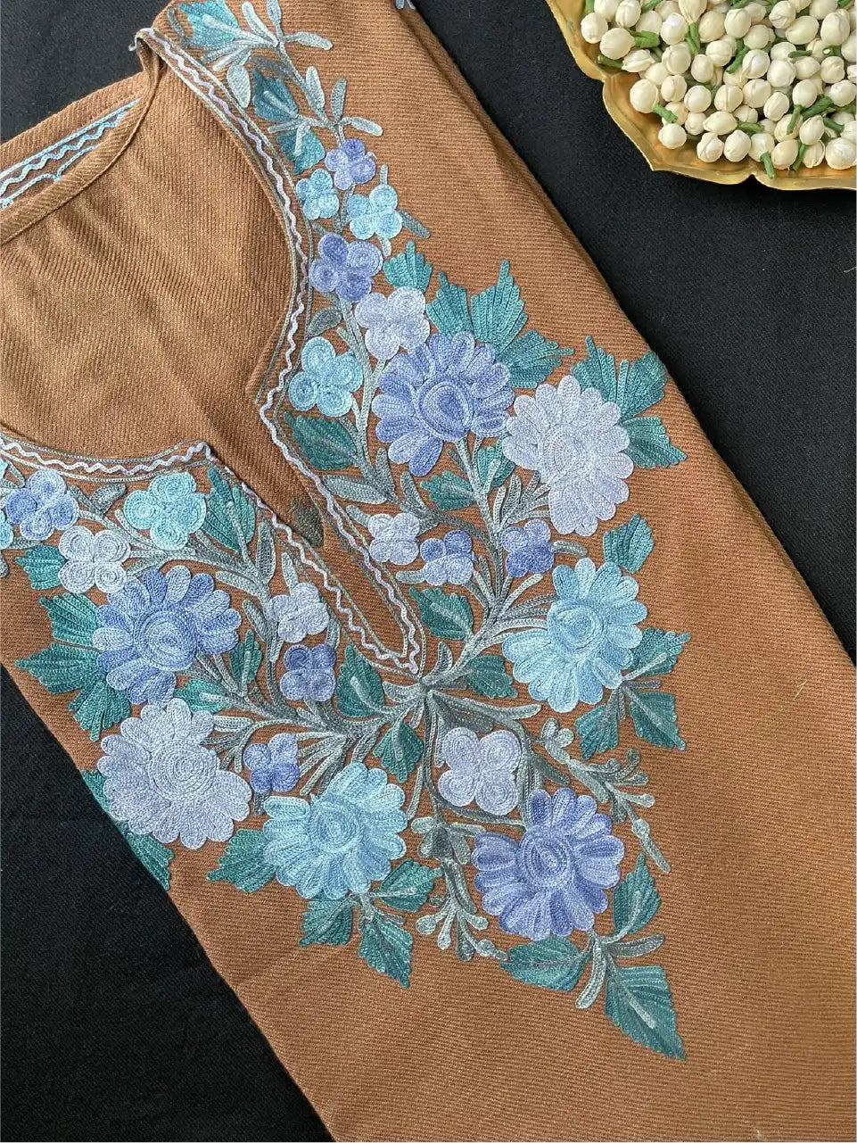 Kashmiri Pheran - Aarikari