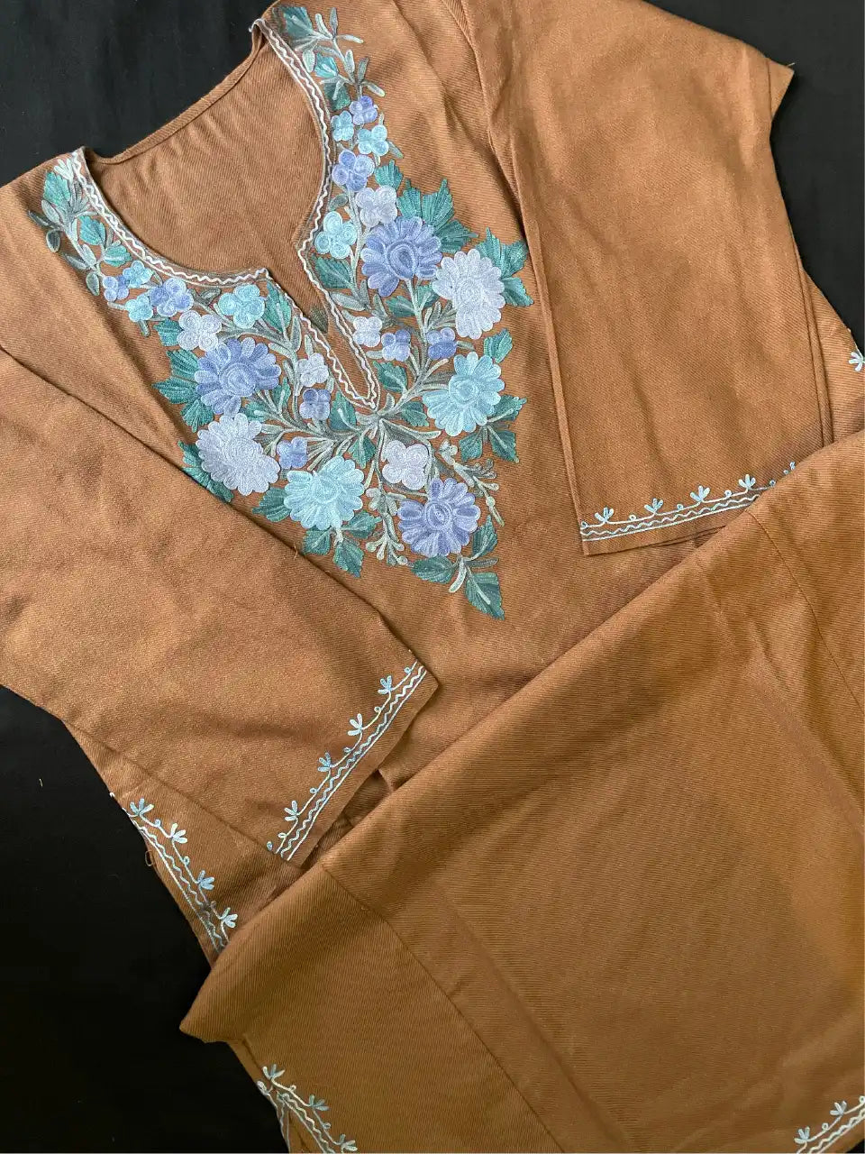 Kashmiri Pheran - Aarikari