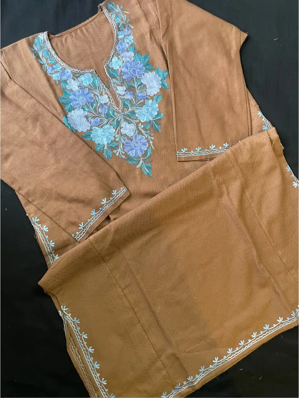 Kashmiri Pheran - Aarikari