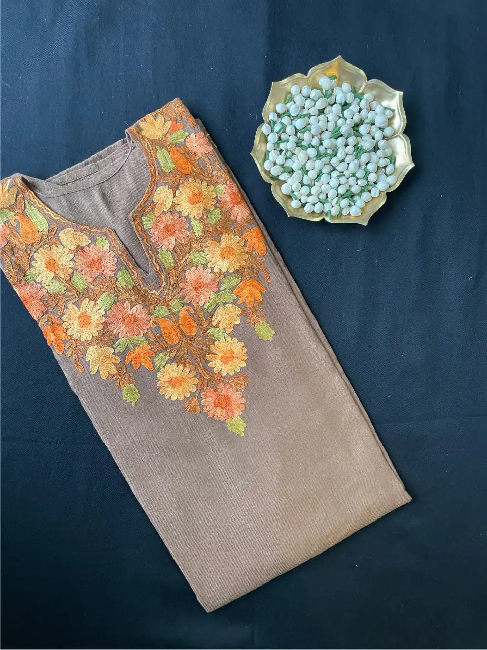 Kashmiri Pheran - Aarikari