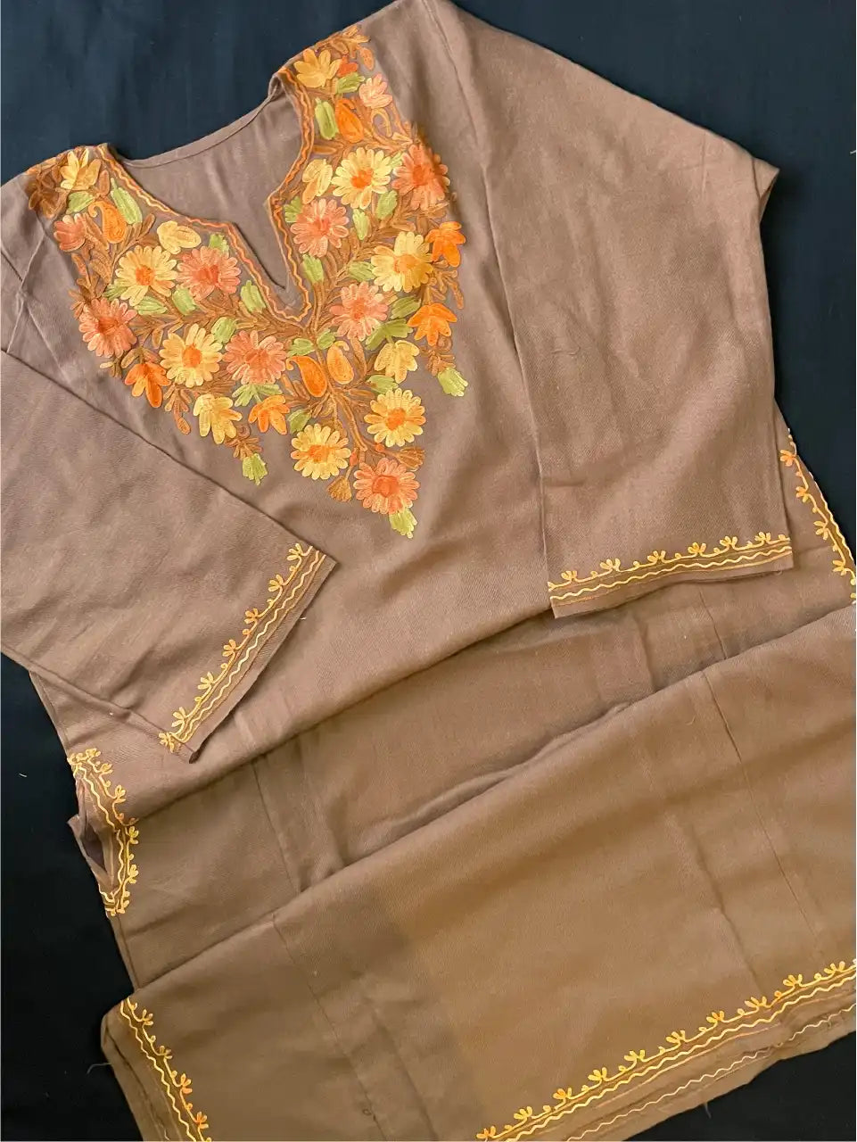 Kashmiri Pheran - Aarikari