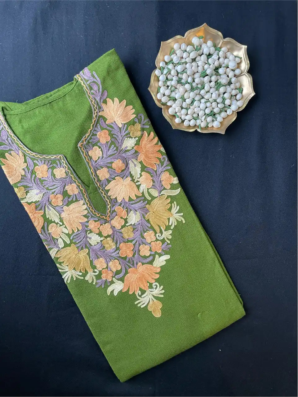 Kashmiri Pheran - Aarikari