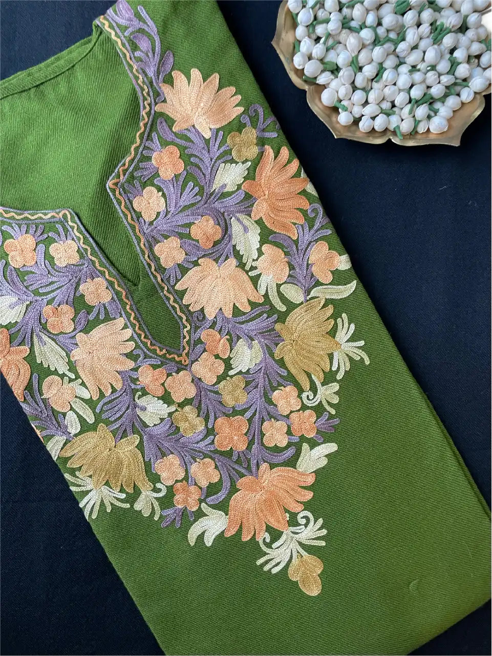 Kashmiri Pheran - Aarikari