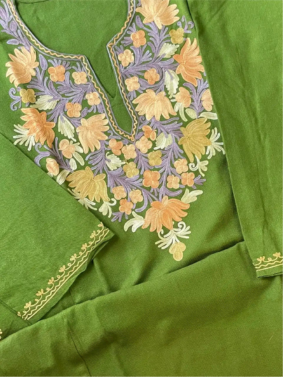 Kashmiri Pheran - Aarikari