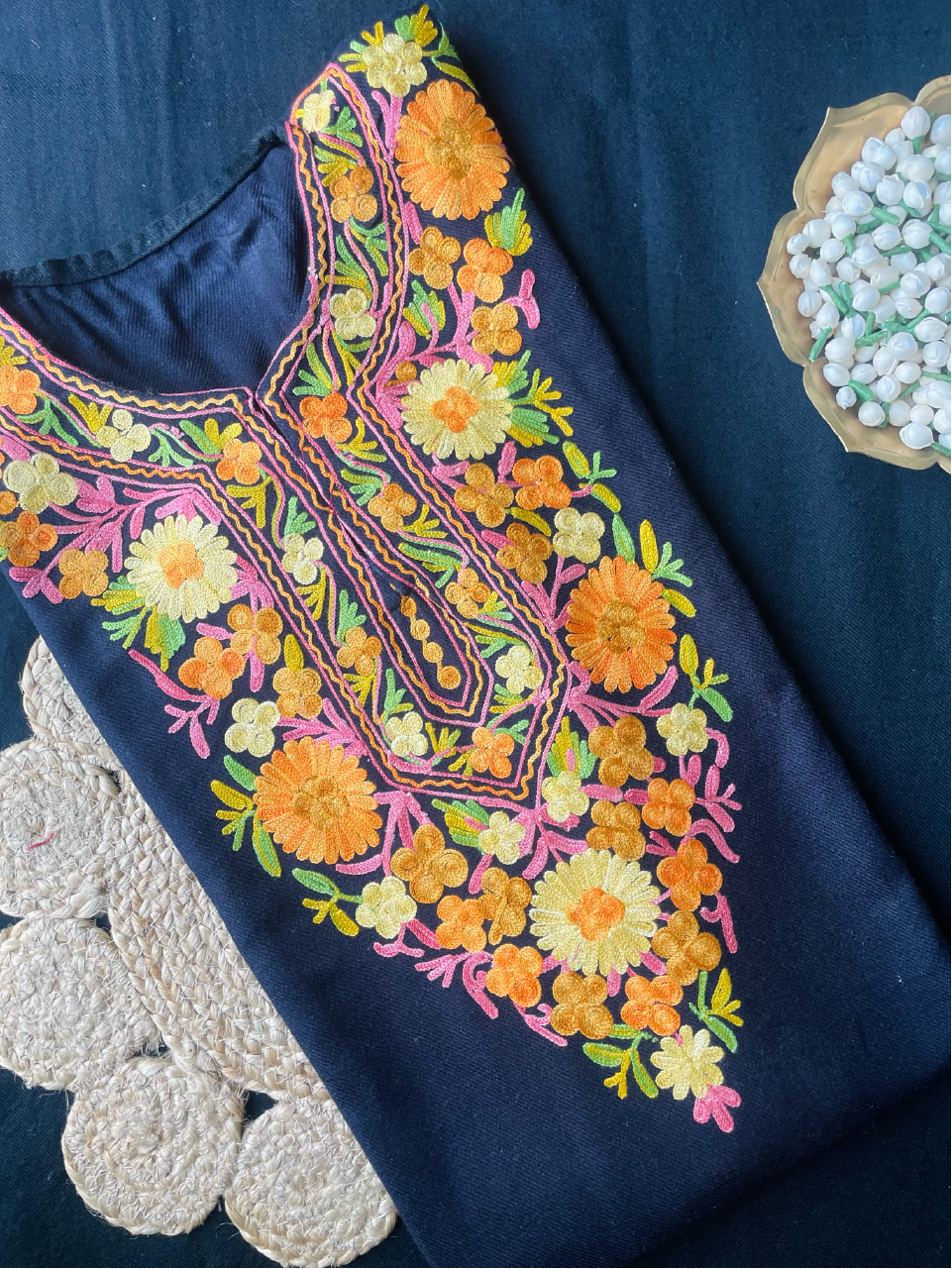 Kashmiri Pheran - Aarikari