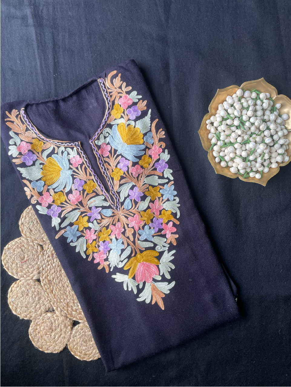 Kashmiri Pheran - Aarikari