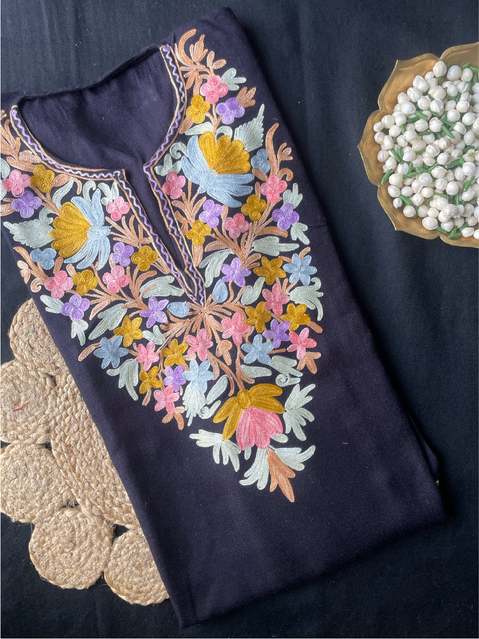 Kashmiri Pheran - Aarikari