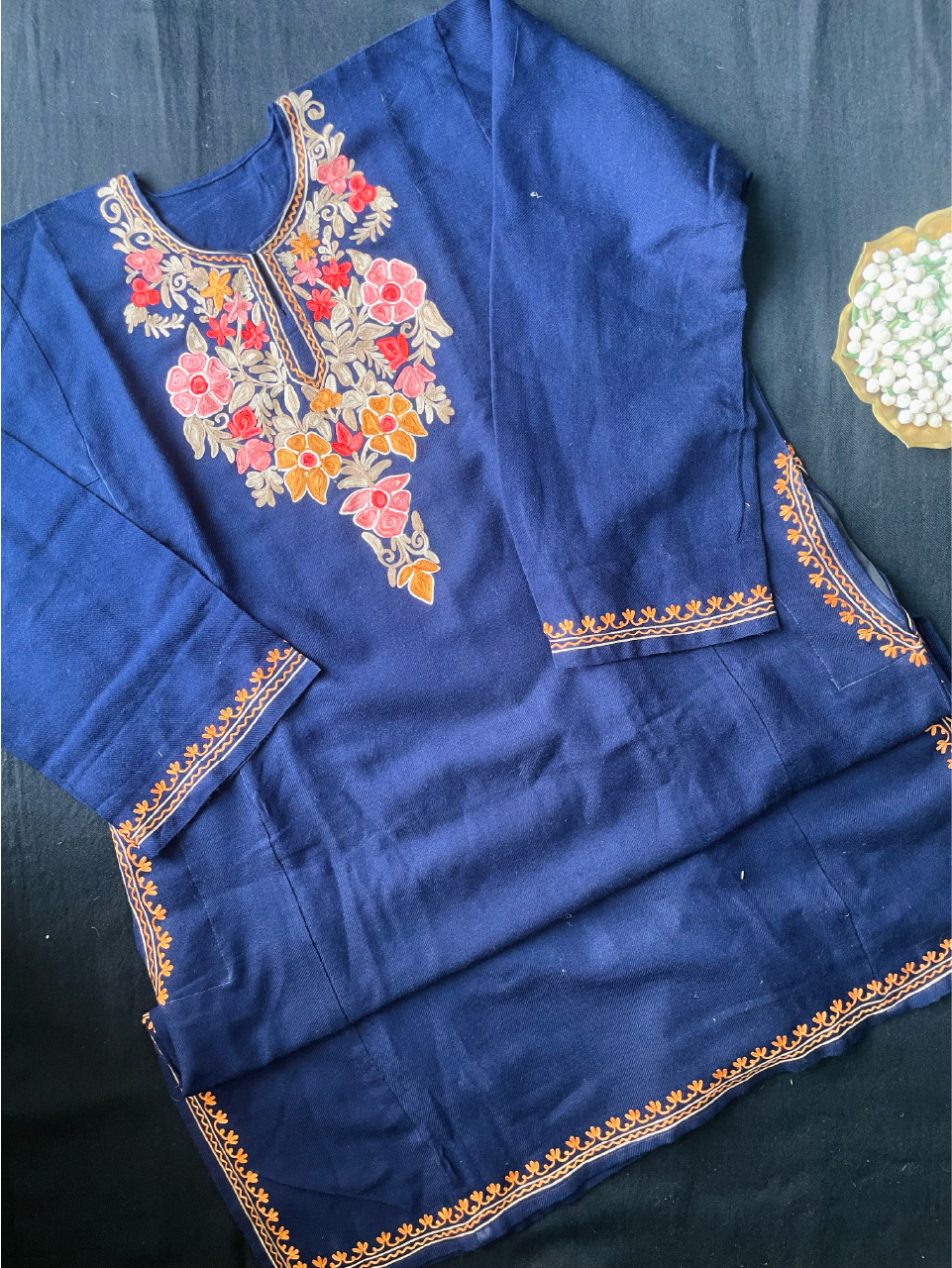 Kashmiri Pheran - Aarikari