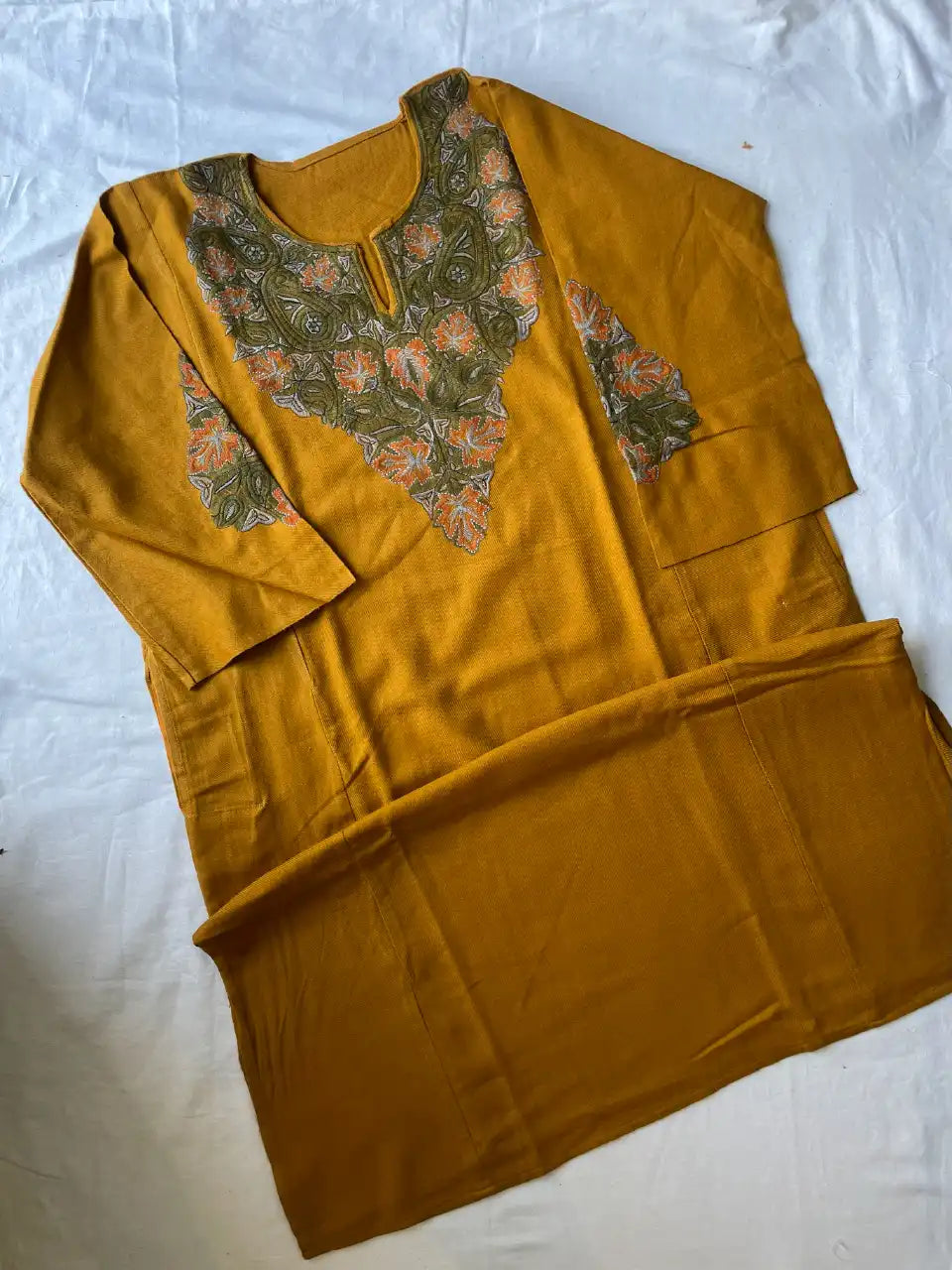 Cashmilon Sozni - Embroidered Kashmiri Pheran