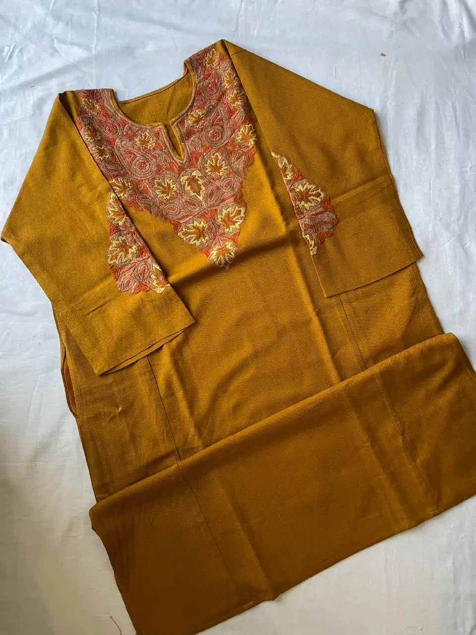 Cashmilon Sozni - Embroidered Kashmiri Pheran