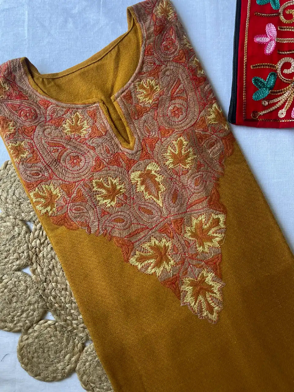 Cashmilon Sozni - Embroidered Kashmiri Pheran