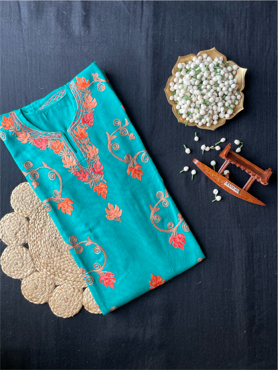 Kashmiri Pheran - Aarikari