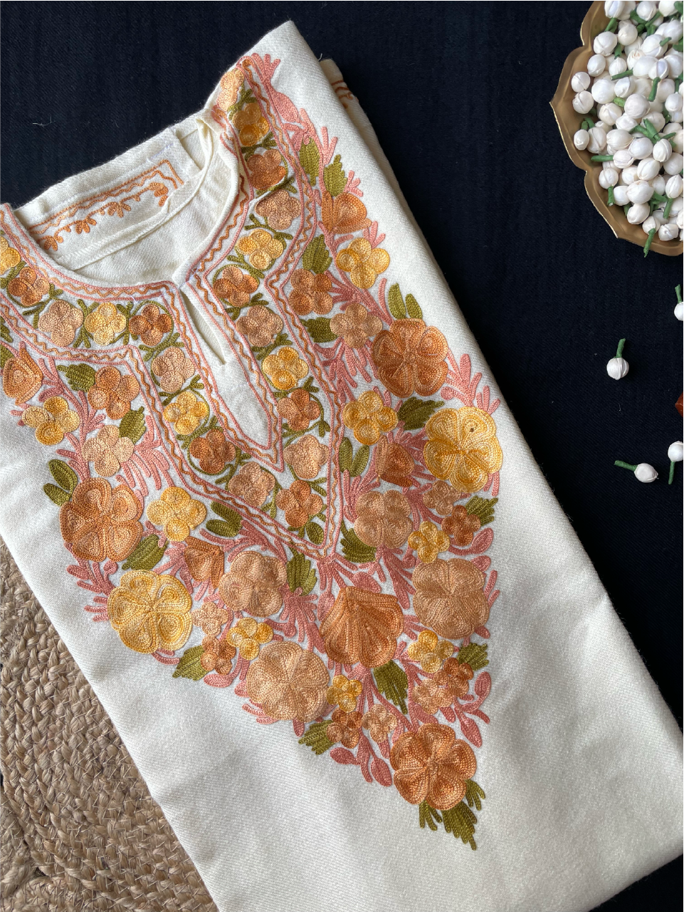 Kashmiri Pheran - Aarikari