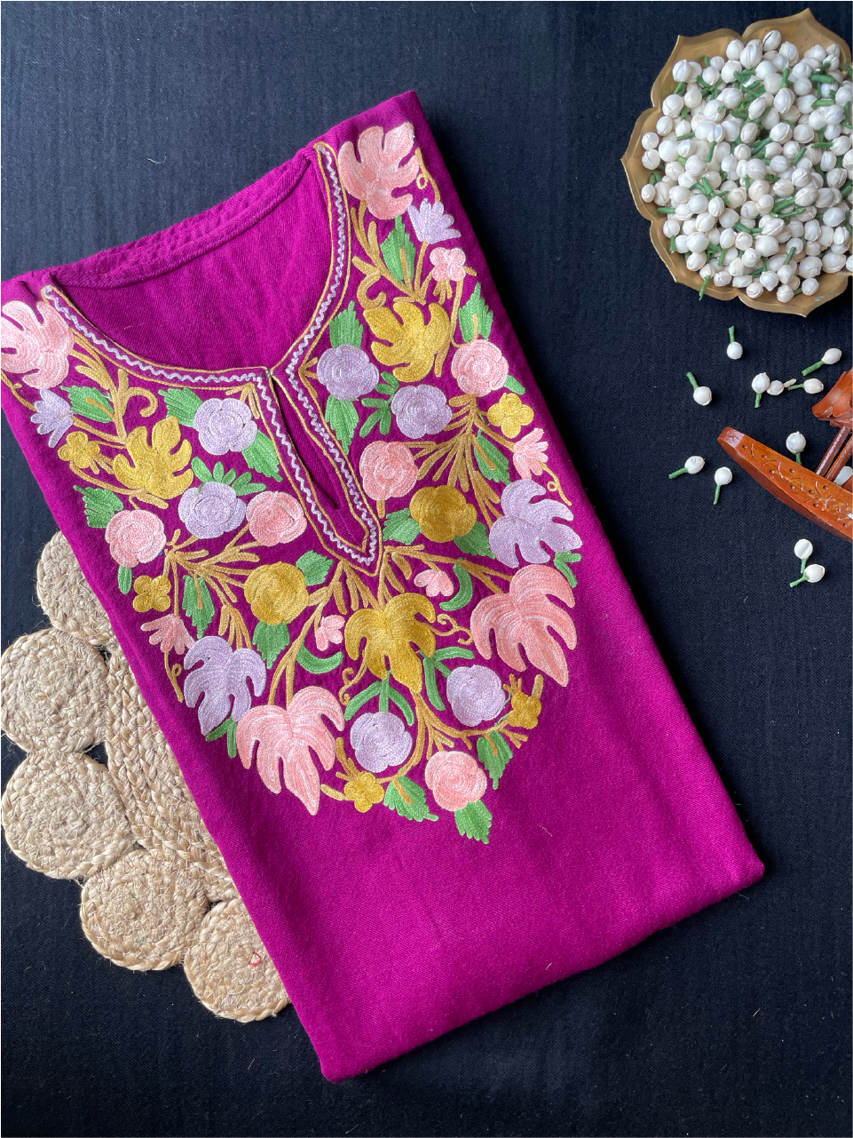 Kashmiri Pheran - Aarikari